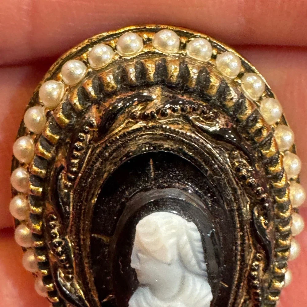 Vintage Ornate Cameo Brooch Faux Pearl Gold Tone Victorian Style Fleur de Lis